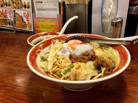 「雲呑入り汁なし担々麺」@広州市場 五反田店の写真