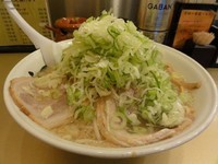 「醤油ラーメン750円　中盛50円　麺硬めネギメンママシ」@超ごってり麺 ごっつ 秋葉原店の写真