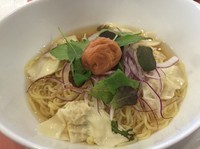 「海老入りワンタンの塩冷やし麺961円、ドリンクバー205円」@ココス 水戸見川店の写真
