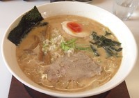 「みそ牛乳ラーメン大盛(750円+100円)」@らーめんと餃子のカエル家の写真