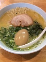 「まる玉らーめん 650円＋味玉 100円」@らーめん まる玉 辻堂店の写真