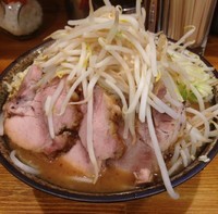 「らーめん（ヤサイ少な目、ニンニク、アブラ￥650）」@ラーメン盛太郎の写真
