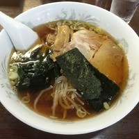 「正油ラーメン(¥550)」@らーめん餃子 栄喜の写真