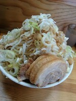 「ラーメン中、煮卵、無料トッピングﾆﾝﾆｸ以外全部増」@ハイマウントの写真