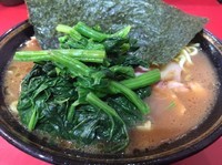 「ラーメン(中)＋ほうれん草」@家系総本山 ラーメン吉村家の写真