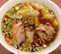 「チャーシューワンタン麺　1100円　お酒600円」@名物屋の写真