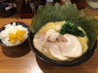 「チャーシュー麺+のり増し／¥950＋100」@横浜家系ラーメン 壱角家 御徒町店の写真