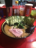 「ラーメン 中盛り のり増し」@家系総本山 ラーメン吉村家の写真