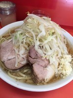 「小ラーメン 野菜少なめニンニク少し」@ラーメン二郎 神田神保町店の写真