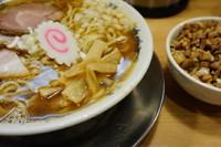 「煮干しそば＋大盛り＋肉めし（ランチ１５０円）」@煮干そば 流。の写真