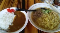 「正油ラーメン＋牛すじカレーセット（700円＋100円）」@シマシマトムの写真