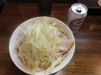 「普通盛豚1枚、缶ビール」@麺屋 鳳の写真