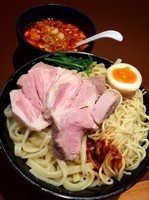 「辛肉もりそば(冷やしVer.) 大 ￥1030➕️ローストポーク」@UNDER GROUND RAMENの写真