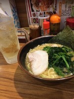 「醤油ラーメン680円ほうれん草(クーポン券使用)」@横浜家系ラーメン 壱角家 市川南口店の写真