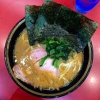 「ラーメン 660円(カタメ、濃イメ)」@家系総本山 ラーメン吉村家の写真