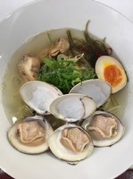 「魚貝塩ラーメン　はまぐり(800円)」@KINGの写真