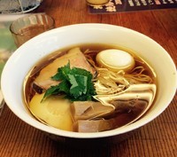 「醤油らぁ麺屋+味玉」@飯田商店 湯河原本店の写真