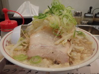 「背脂どとんこつラーメン(780円)(ニンニク)、ご飯(50円」@やまねの写真