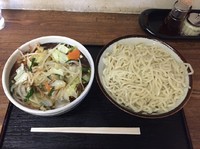 「特製もりそば 中(700円)+野菜 ミックス(120円)」@日の出屋の写真