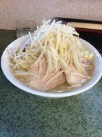 「小750円+ニンニク少なめ+野菜多め」@ラーメン二郎 新宿小滝橋通り店の写真