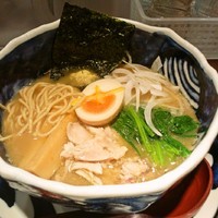 「鶏煮干中華そば」@鶏そば十番 156 ICHIKORO 麻布十番店の写真