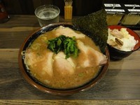 「ﾁｬｰｼｭー麵990円　ライス100円」@神田ラーメン わいず 神田本店の写真