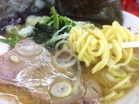 「太麺 ラーメン並(650円)」@鹿島家 鶴見店の写真