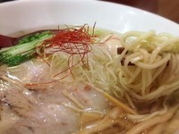 「香彩鶏だし味玉塩らーめん(890円)」@麺屋 翔 西新宿本店の写真