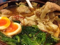 「濃厚黒豚雲呑麺(842円)」@広州市場 西新宿店の写真