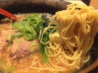 「豚骨醤油らーめん(780円)」@蔵出し味噌らーめん 真剣勝負の写真