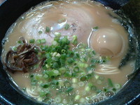 「ラーメン、味たま、替え玉、サービスライス」@九州とんこつらーめん ひらさわの写真