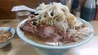 「ラーメン炙り　麺半分　ヤサイちょい増し　あぶら」@ラーメン富士丸 明治通り都電梶原店の写真