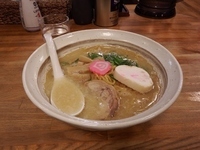 「鶏そば　こってり白湯スープ　しお」@鶏や 総本店の写真