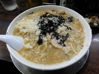 「中華そば 760円中脂/玉ねぎマシ　中瓶500円」@らーめん潤 蒲田店の写真