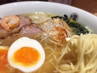 「チャーシュー塩わんたん麺(1,180円)」@ひるがお 新宿ルミネエスト店の写真