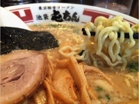 「東京豚骨ラーメン(680円)」@屯ちん 池袋本店の写真
