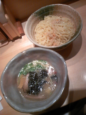 「塩つけ麺（中盛）８５０円」@焼きあご塩らー麺 たかはし 新宿本店の写真