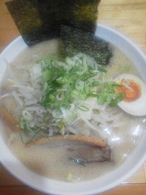 「濃厚とんこつ醤油（大盛同額）\380（3周年記念価格）」@らーめん つけ麺 春樹 日暮里店の写真