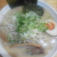 濃厚とんこつ醤油（大盛同額）\380（3周年記念価格）