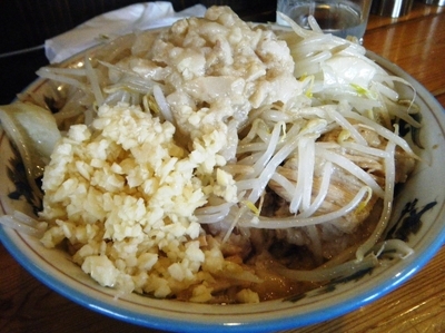 「醤油並ﾆﾝﾆｸﾏｼﾏｼﾔｻｲｱﾌﾞﾗ700円」@ラーメン ぬま屋の写真