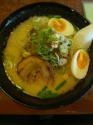 「台湾とんこつ（炙りチャーシュー・半熟ゆで玉子）」@台湾ら〜めん 風やんの写真