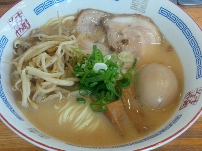 「味噌ラーメン＋味玉」@支那そばや翠月の写真