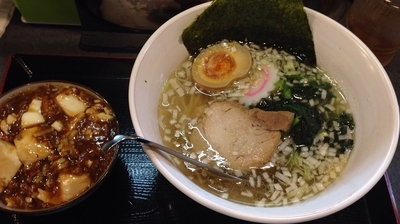 「塩ラーメンとマーボー丼半分(880円･期間限定価格)」@熱血食堂すわの写真