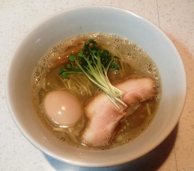 「100%煮干しそばハード(塩)名古屋コーチンの味付玉子入り」@ラーメン星印の写真
