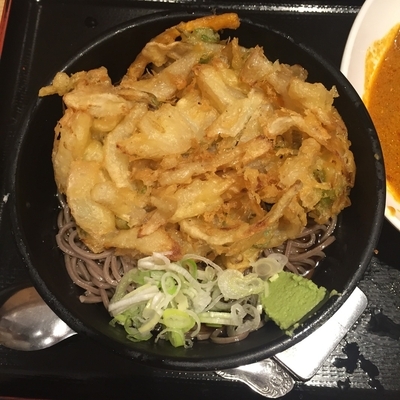 「特大かき揚げそば（冷）　半カレーセット」@よもだそば 銀座店の写真