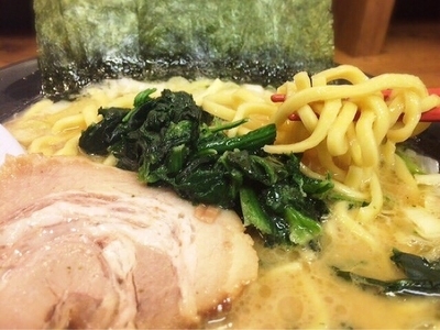 「豚骨醤油ラーメン(690円)」@横浜家系ラーメン 武骨家 鶴見西口店の写真