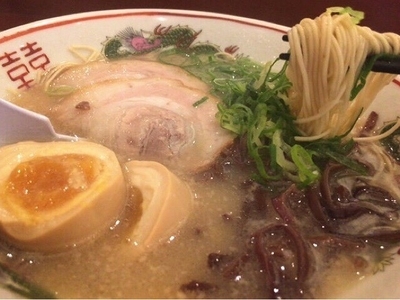 「博多ラーメン煮卵入り(770円)」@博多だるま JAPAN MARK IS みなとみらい店の写真