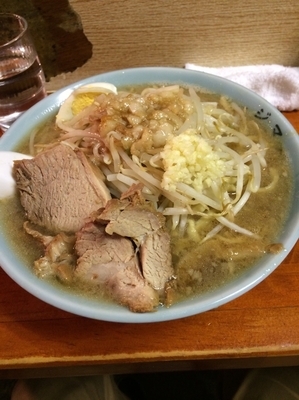 「らーめん850円 ニンニク、ヤサイ少な目 アブラ」@ラーメン富士丸 西新井大師店の写真