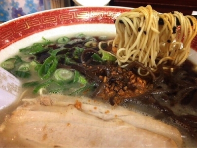 「らーめん(黒)(650円)」@博多らーめん 無双 大船店の写真