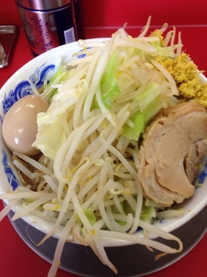 「豚玉ラーメン」@ジャンクガレッジ 坂戸塚越店の写真